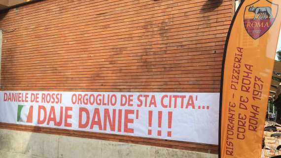 Via Vetulonia, striscione per Daniele De Rossi: "Orgoglio di Roma" FOTO!