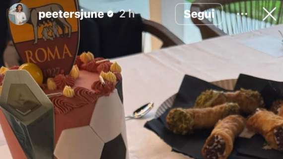 Biscotti a forma di maglia della Roma nel baby shower di Svilar. FOTO!