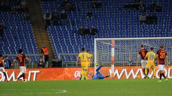 La Roma celebra il gol di tacco di El Shaarawy al suo esordio in giallorosso. VIDEO!