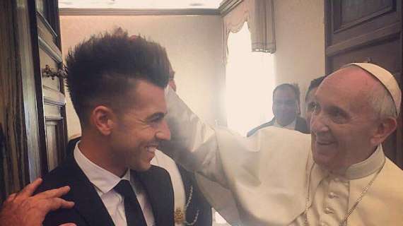 Twitter, El Shaarawy col Papa: "Un saluto molto particolare". FOTO!