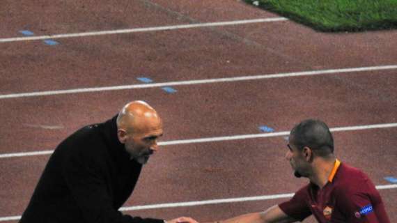 Stretta di mano tra Spalletti e Bruno Peres al momento del cambio. FOTO!