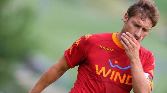 Dopo l&#039;addio di Tonetto, &egrave; Francesco Totti il pi&ugrave; anziano della Roma 