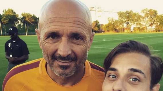 Twitter AS Roma - Spalletti firma autografi ai tifosi canadesi. VIDEO!