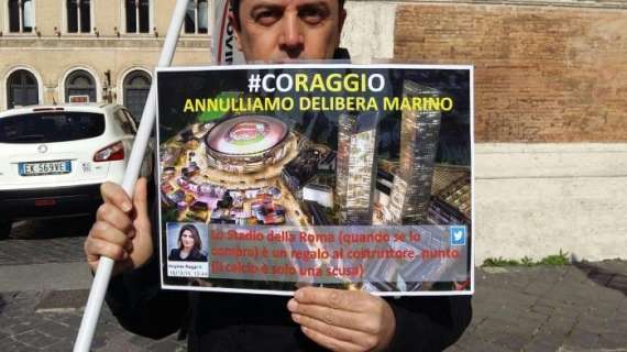 PIAZZA VENEZIA - Sit-in grillino contro lo Stadio della Roma, la lettera: "Cara Virginia state prendendo una cantonata". Attivisti ignorati dalla Sindaca. FOTO! VIDEO!