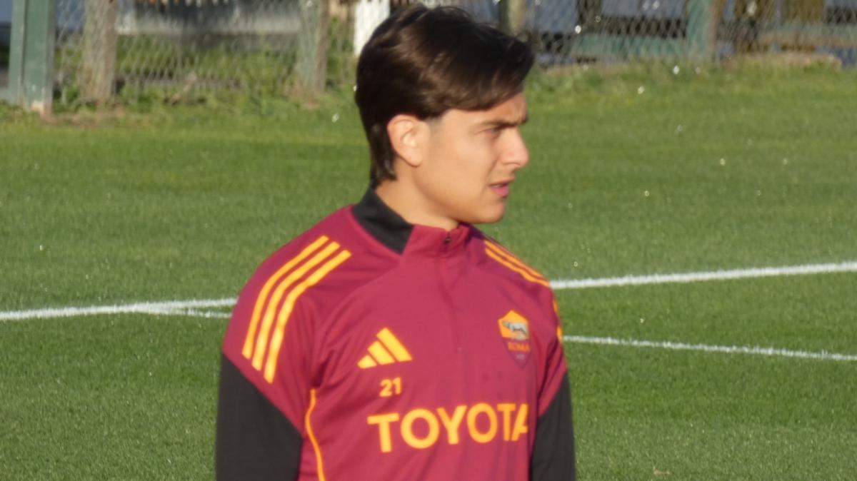 Dybala ancora in gruppo: segnali positivi in vista del Bologna