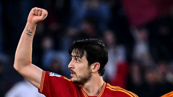 Roma-Bayer Leverkusen, Azmoun saluta il suo ex tecnico Xabi Alonso prima di entrare in campo