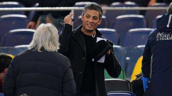 Twitter, Fiorello riceve in regalo le Tiempo Totti X Roma. FOTO!
