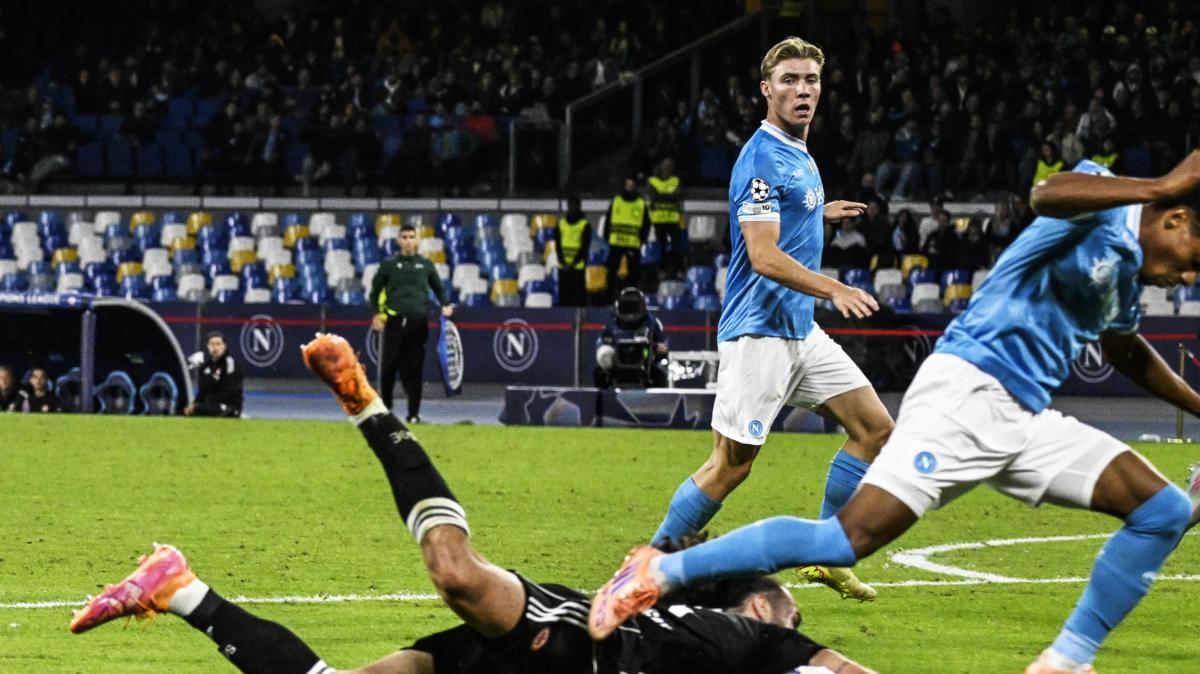 Napoli, Conte: "Il catenaccio dell'Eintracht Francoforte ci ha frenati"