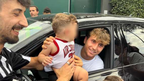 TRIGORIA - Via al raduno al centro sportivo: presenti circa 100 tifosi. Baldanzi e Bove i primi ad arrivare in sede, manca Karsdorp. VIDEO!