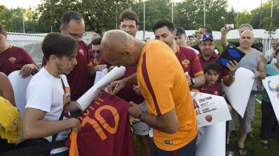 YouTube AS Roma - Roma Tour Day 11: squadra arrivata a Montreal. VIDEO!