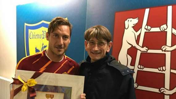 Totti premiato dal Chievo: "Grazie al presidente Campedelli". FOTO!
