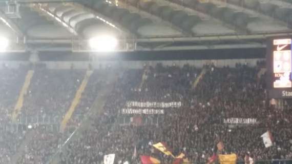 Striscione contro il nuovo stemma in Curva Sud. FOTO!