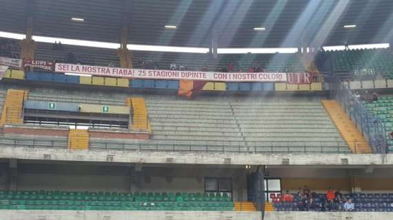 Al Bentegodi spunta uno striscione per Totti: "Sei la nostra fiaba! 25 stagioni dipinte con i nostri colori". FOTO!