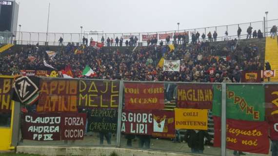 Il settore dei tifosi della Roma a Bergamo. FOTO!