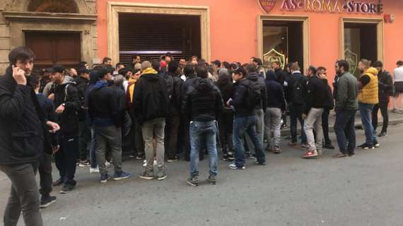 Liverpool-Roma, tifosi in fila invano anche stamattina. FOTO!