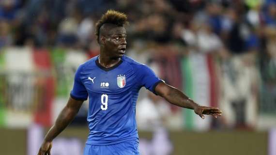 Balotelli sul razzismo: "Uno schifo, a Roma mi lanciarono un casco di banane"