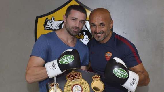 Il campione WBA dei supermedi Giovanni De Carolis ospite a Trigoria: "Totti un'icona, Florenzi un amico". FOTO!
