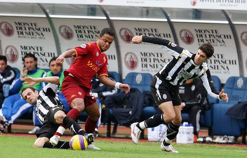 Amantino Mancini: "Il 6-2 all'Inter? Li abbiamo massacrati. La Roma può fare un grandissimo campionato"