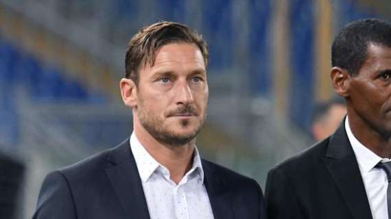 Totti alla presentazione del libro "Una vita in gioco". FOTO!