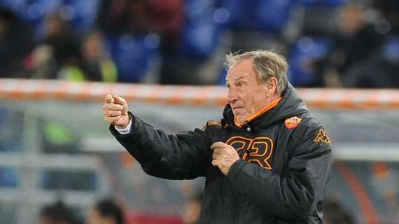 Zeman accolto da un gruppo di tifosi