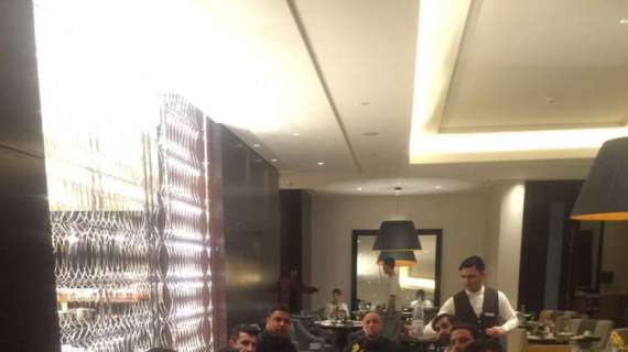 Twitter, Totti: "A cena con un po' di amici". FOTO!