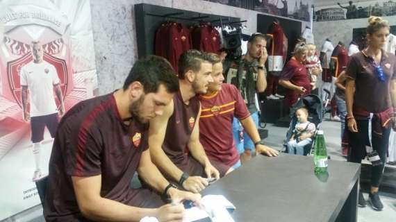 PINZOLO - Florenzi e Calabresi firmano autografi all'AS Roma Store. FOTO! VIDEO!