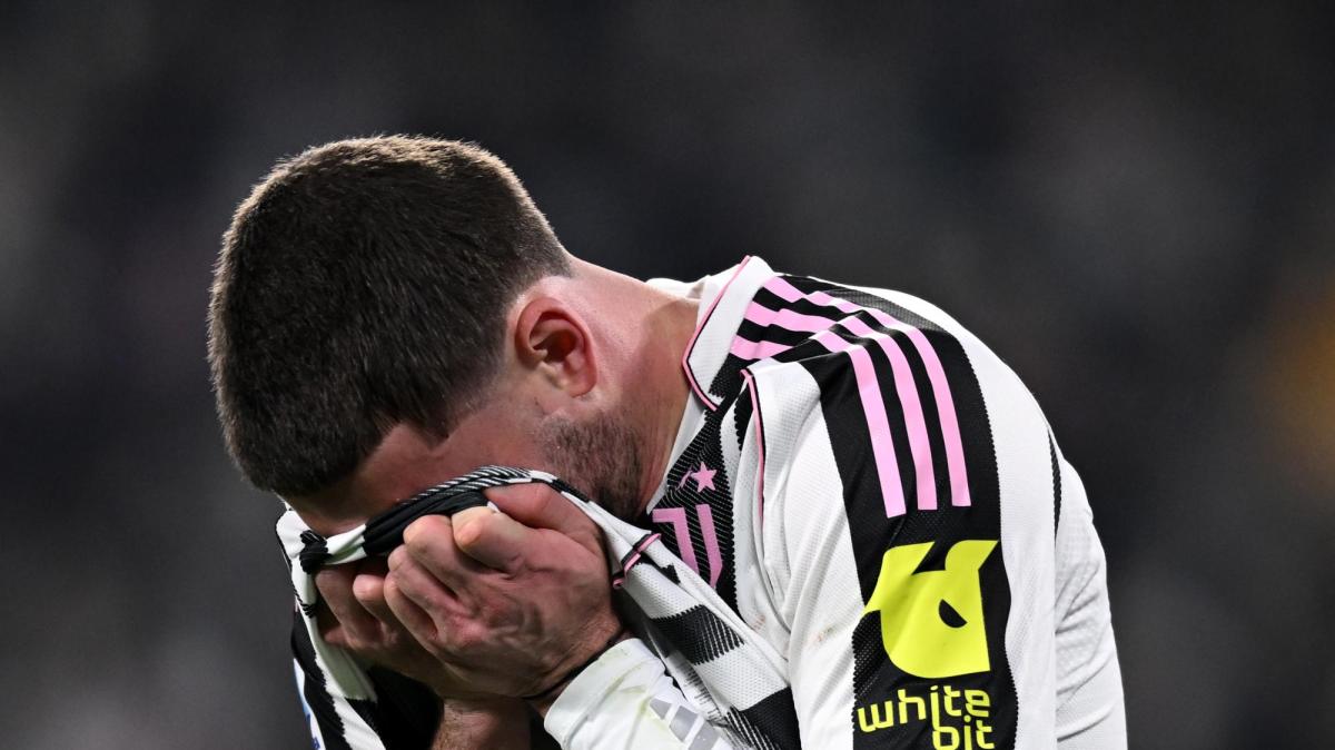 Juventus, problema muscolare per Vlahovic: a rischio per il match contro la Roma