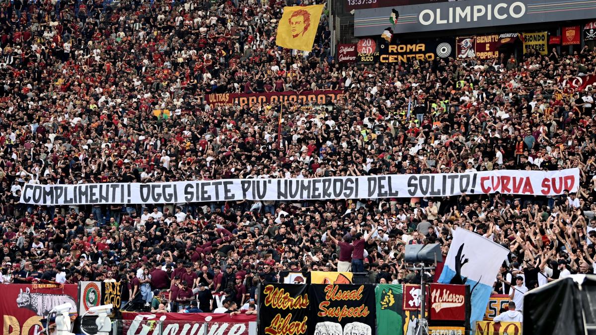 Roma-Lazio - Striscione in Tribuna Tevere: "Siete più del solito". FOTO!