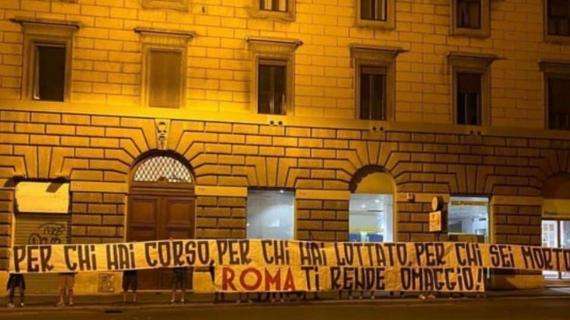 Striscione per De Rossi: "Per chi hai corso, per chi hai lottato, per chi sei morto. Roma ti rende omaggio"