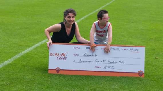 Roma Cares dona l'assegno della maglia di Totti all'Associazione Comunità Handicap Onlus. FOTO!