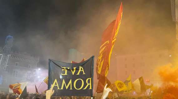 Festa della Roma, striscione dei tifosi: "Non ho nel sangue nessun desiderio che non sia per te".