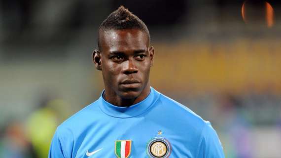 Inter-Atalanta, striscioni contro Balotelli