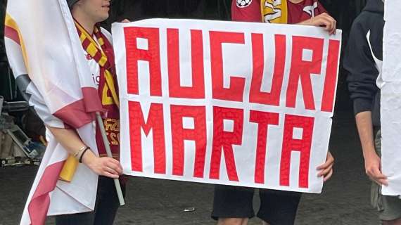Siviglia-Roma, i tifosi all'Olimpico dedicano un coro a Marta: "La Roma sì e Marta no". VIDEO!