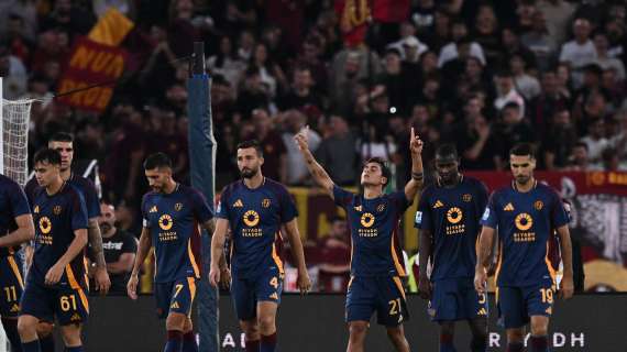 Roma-Udinese 3-0, la squadra va sotto la Curva Sud: fischi assordanti