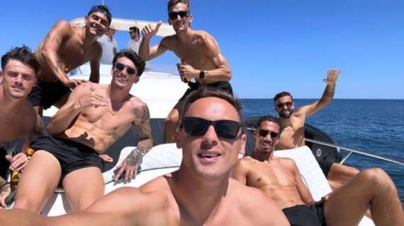 Relax in barca per Dybala, Llorente, Rui Patricio, Svilar, Matic, Ibanez e Smalling. FOTO!