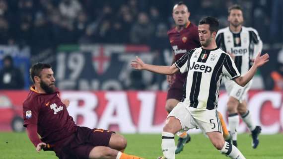 Juventus, Pjanic: "Totti ha voluto tirarsi fuori da una situazione che non gli stava bene, ma ci sta male. Quello che la Roma ha fatto con De Rossi è un mistero"
