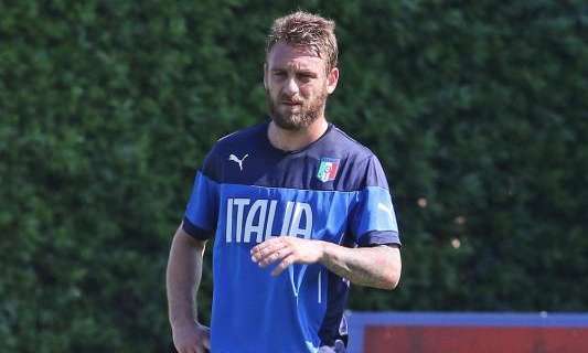 Italia, De Rossi out contro la Croazia per una botta alla gamba destra. Il centrocampista a Spalato con la squadra