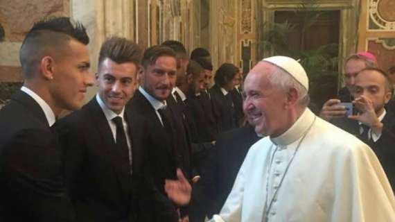 LA VOCE DELLA SERA - Il Papa riceve i giallorossi in Vaticano. Pallotta: "Manca un centrocampista? Dovreste fare i mister". De Rossi, le sensazioni sull'infortunio sono positive