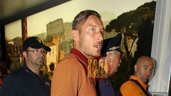 Twitter AS Roma: Totti, De Rossi e Florenzi giocano insieme a calcio-tennis. VIDEO!