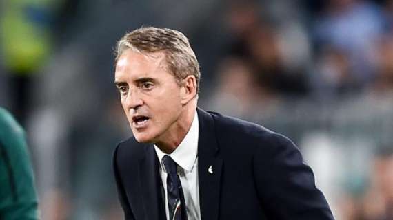 Italia, Mancini: "Mi dispiace che Totti lasci la Roma. Non so niente del suo futuro"