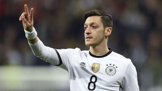 Twitter, Özil a Rüdiger: "Sei un lottatore, guarisci presto"