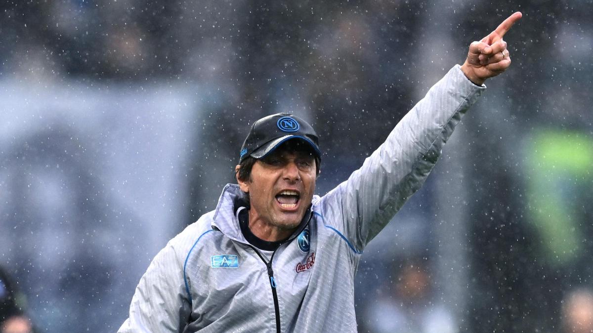 Napoli, Conte: "Mercato? Non ne parlo, l'anno scorso ha portato sfiga"