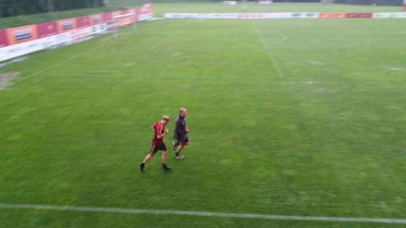 BAD WALTERSDORF - Lavoro col pallone sotto il diluvio. Differenziato in campo per Balzaretti. FOTO! VIDEO!