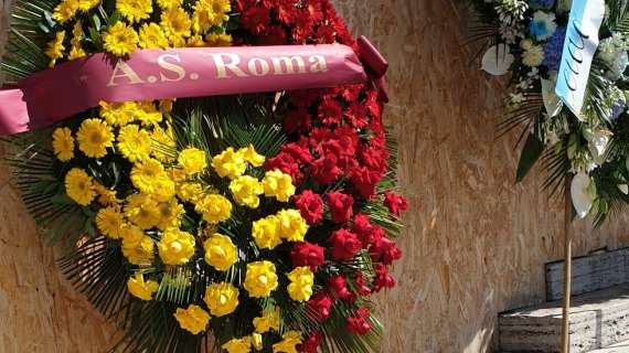 La Roma manda una corona di fiori al funerale di Vincenzo D'Amico. FOTO!