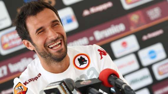 Vucinic con il suo Montenegro nel tempio del calcio