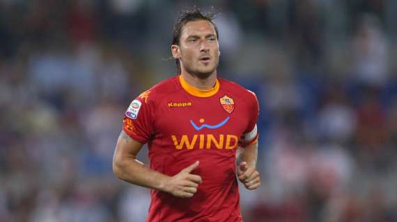 Totti a Riise: "Torna presto roccia. Ti aspetto roscio giallorosso"