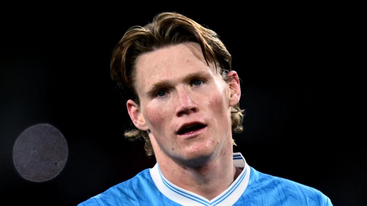 Napoli, McTominay viene sostituito per un problema muscolare. A rischio per la Roma