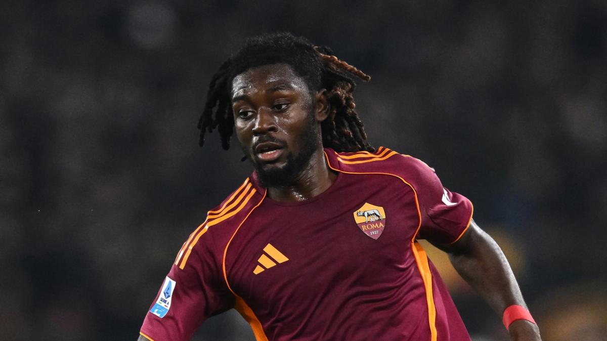 Roma-Como - Koné festeggia con la bandierina. VIDEO!