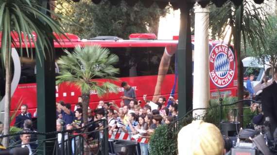 Bayern Monaco arrivato all'hotel Parco dei Principi. Fischi per Benatia. FOTO!