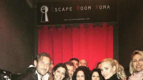 Ilary Blasi festeggia il compleanno alla Escape Room con Francesco Totti. FOTO!